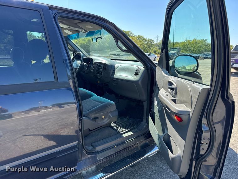 image for item EF2182 2001 Ford F150 SuperCrew pickup truck