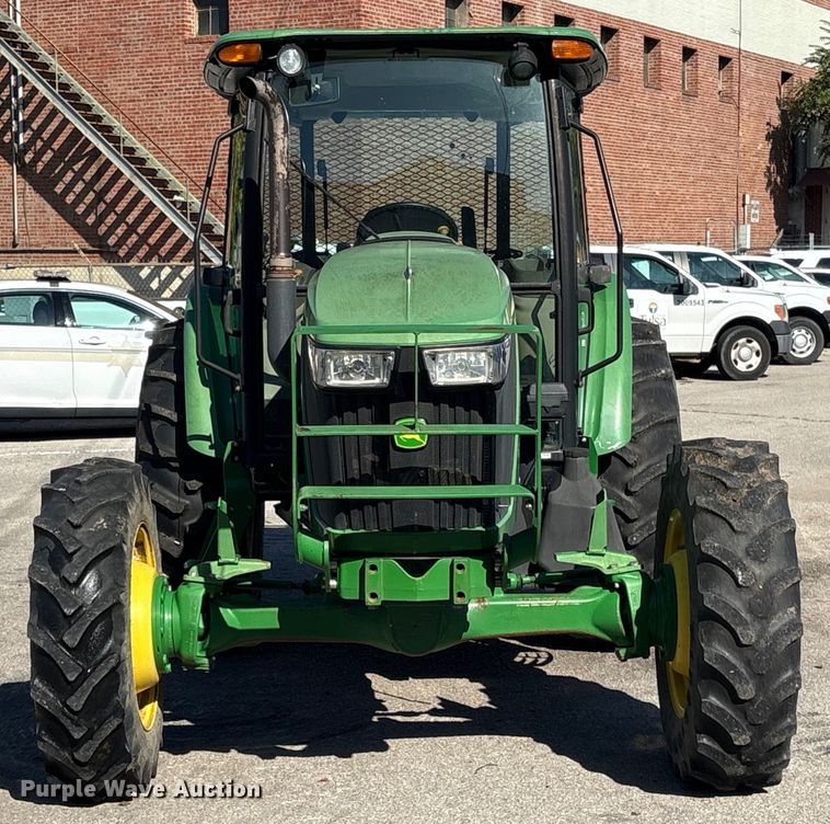 image for item EG8623 2013 John Deere 5085M MFWD tractor