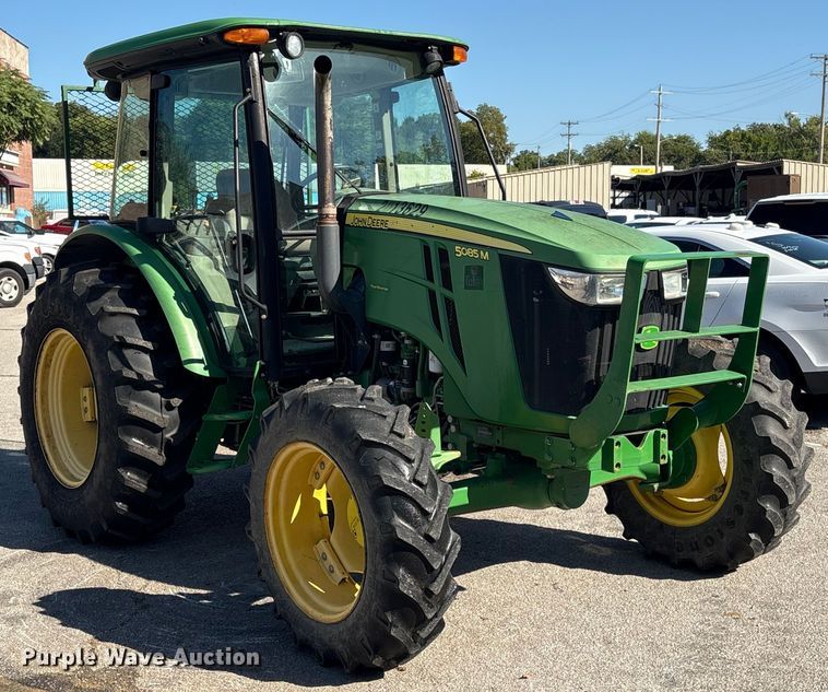 image for item EG8623 2013 John Deere 5085M MFWD tractor