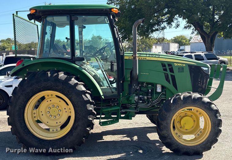 image for item EG8623 2013 John Deere 5085M MFWD tractor