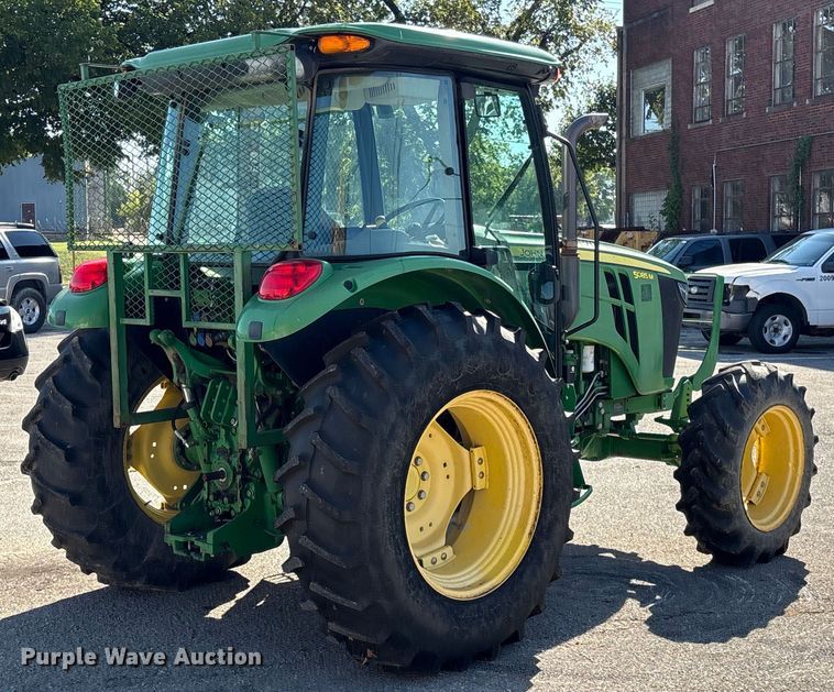 image for item EG8623 2013 John Deere 5085M MFWD tractor