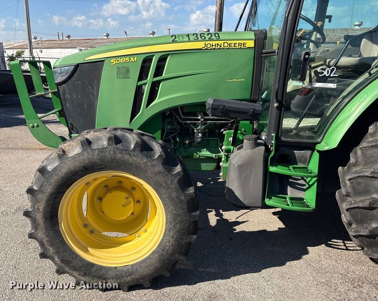 image for item EG8623 2013 John Deere 5085M MFWD tractor