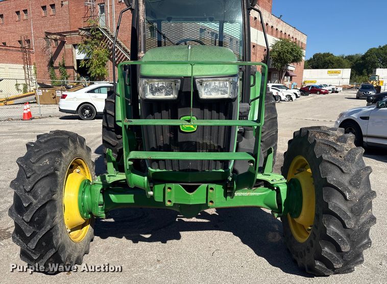 image for item EG8623 2013 John Deere 5085M MFWD tractor