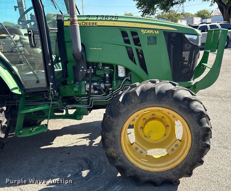 image for item EG8623 2013 John Deere 5085M MFWD tractor