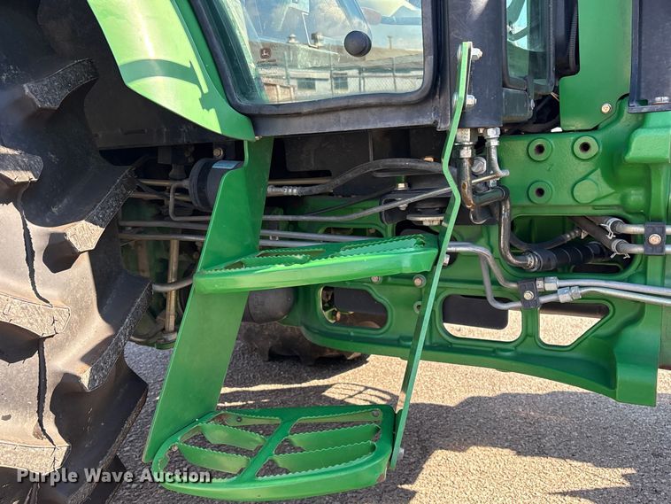 image for item EG8623 2013 John Deere 5085M MFWD tractor