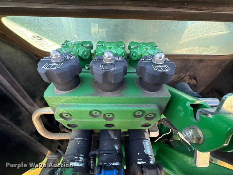 image for item EG8623 2013 John Deere 5085M MFWD tractor