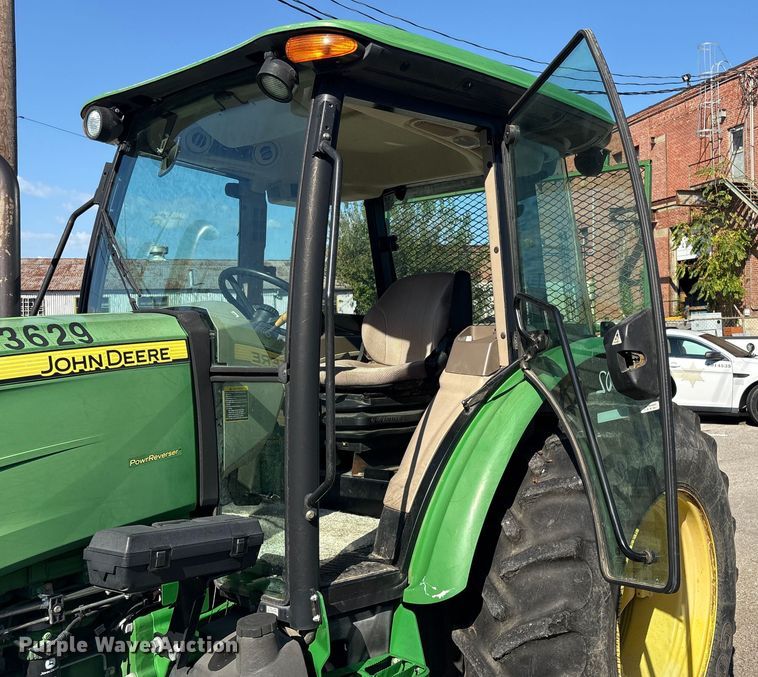 image for item EG8623 2013 John Deere 5085M MFWD tractor