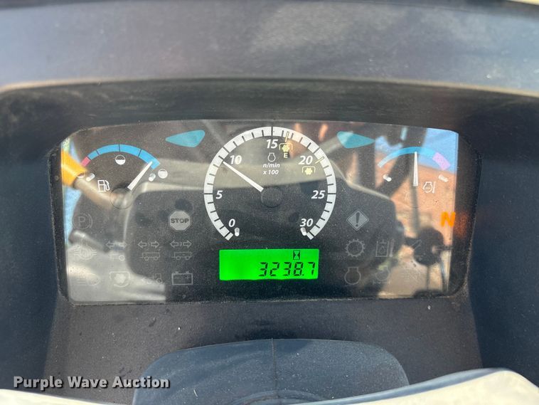 image for item EG8623 2013 John Deere 5085M MFWD tractor