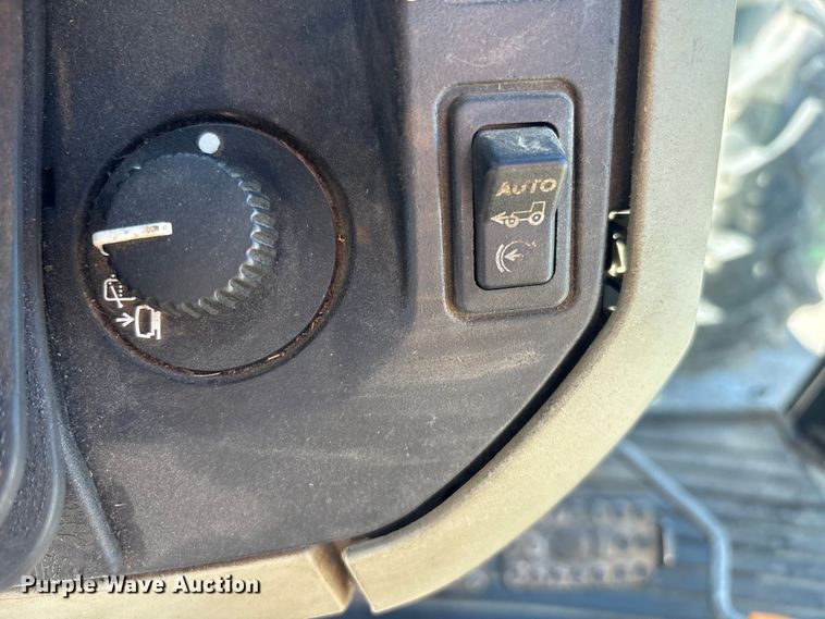 image for item EG8623 2013 John Deere 5085M MFWD tractor