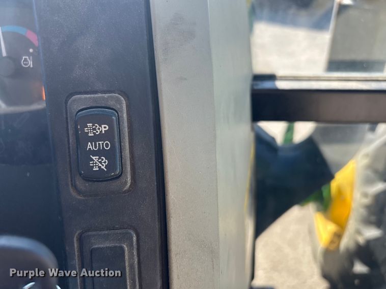 image for item EG8623 2013 John Deere 5085M MFWD tractor