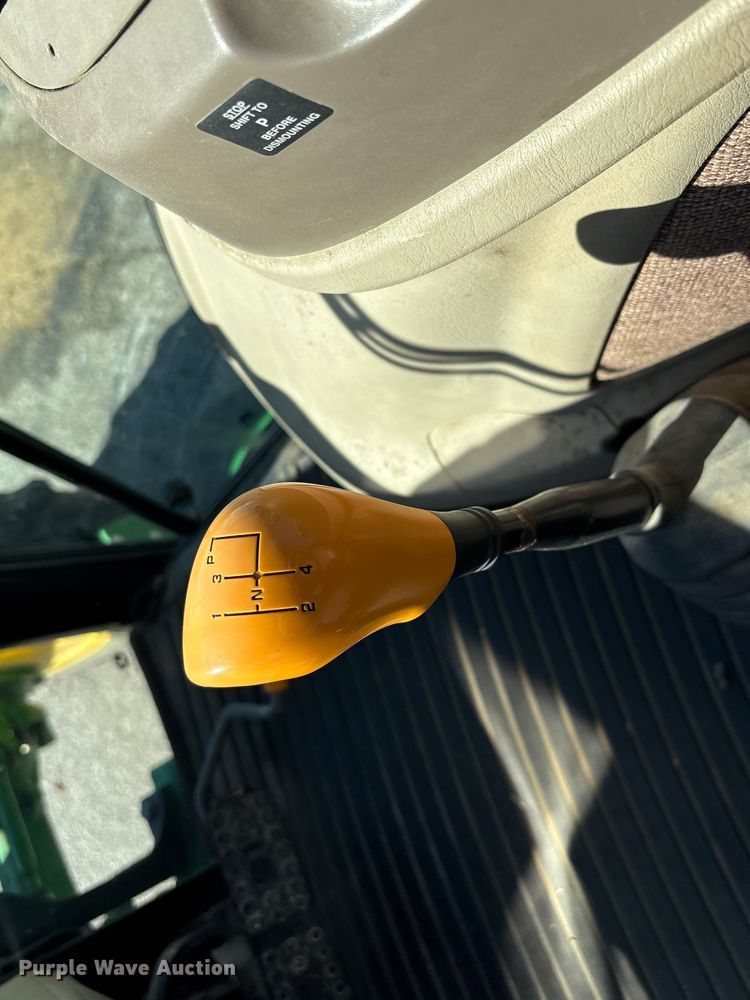 image for item EG8623 2013 John Deere 5085M MFWD tractor