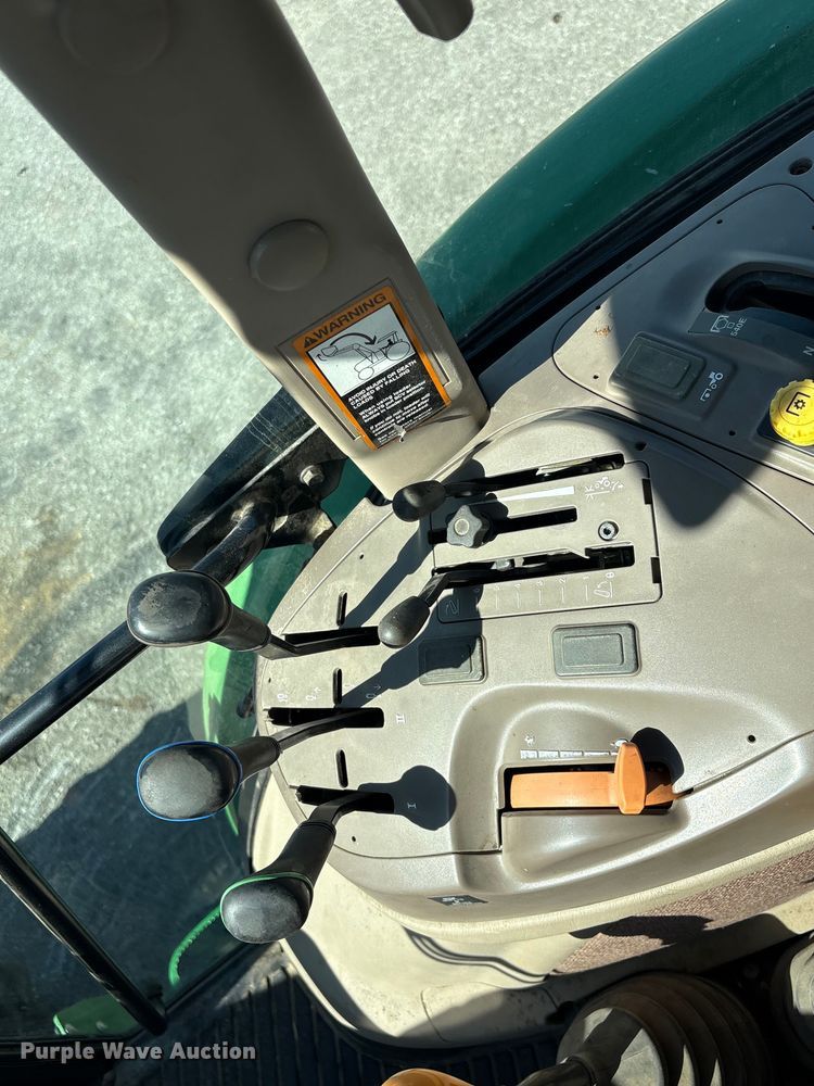 image for item EG8623 2013 John Deere 5085M MFWD tractor