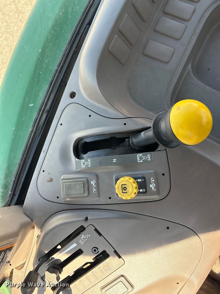 image for item EG8623 2013 John Deere 5085M MFWD tractor