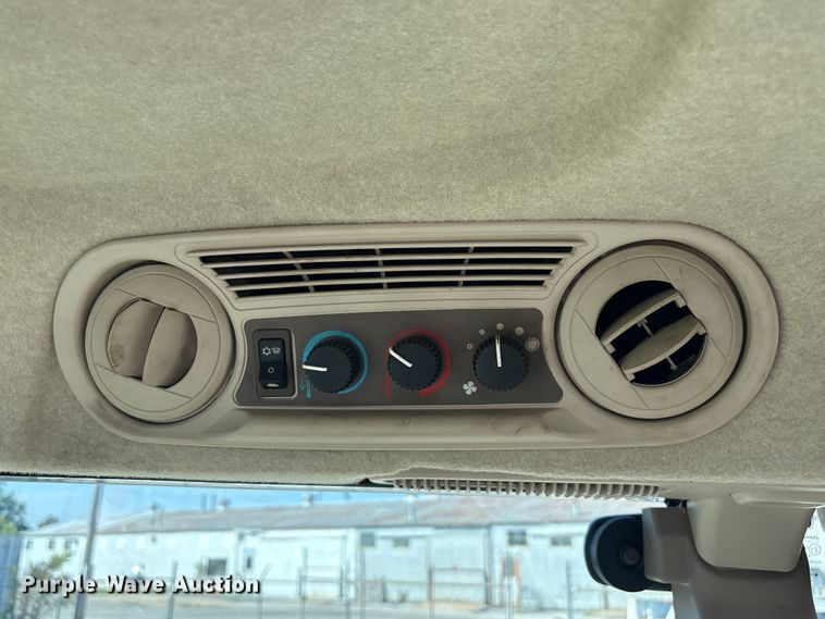 image for item EG8623 2013 John Deere 5085M MFWD tractor