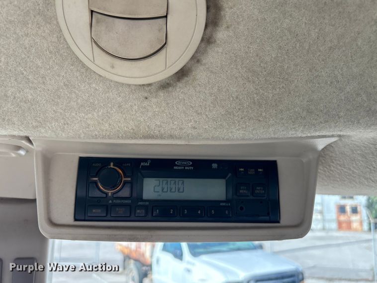 image for item EG8623 2013 John Deere 5085M MFWD tractor