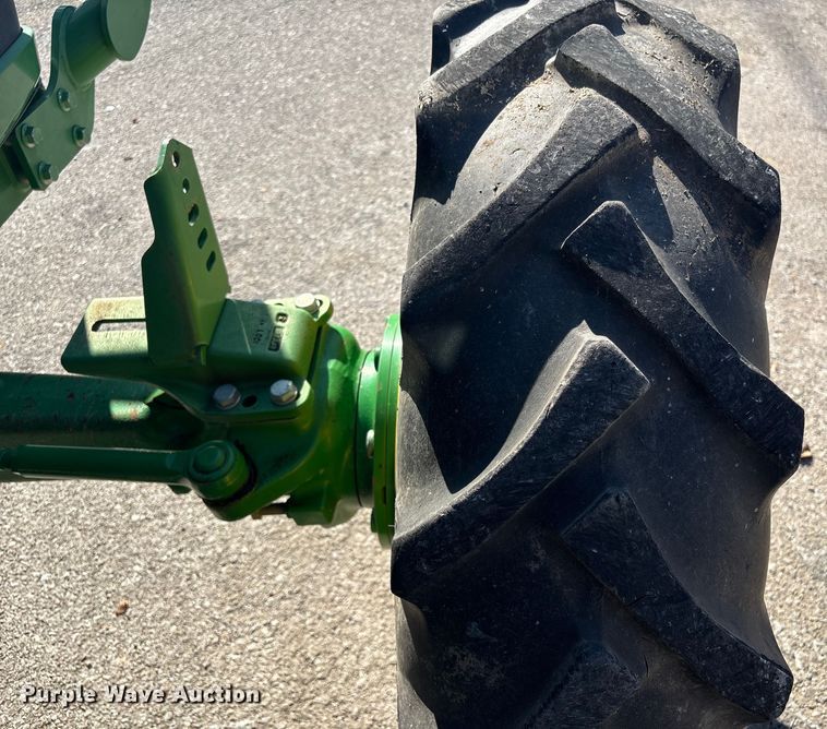 image for item EG8623 2013 John Deere 5085M MFWD tractor