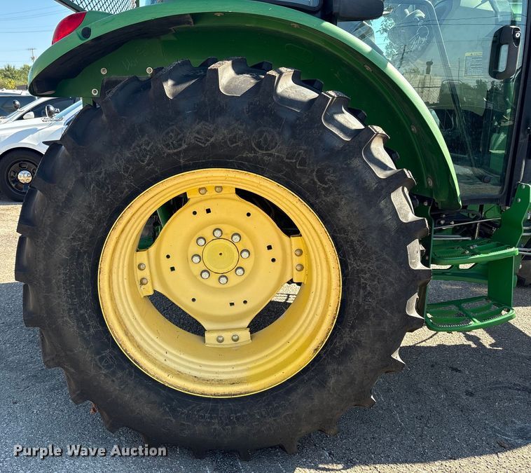 image for item EG8623 2013 John Deere 5085M MFWD tractor