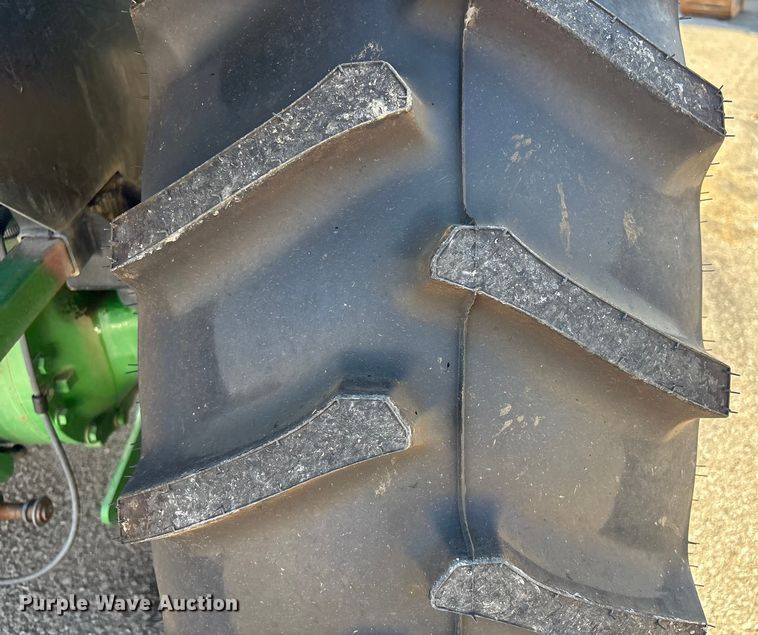 image for item EG8623 2013 John Deere 5085M MFWD tractor