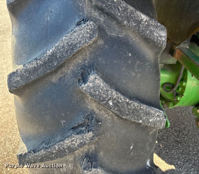 image for item EG8623 2013 John Deere 5085M MFWD tractor