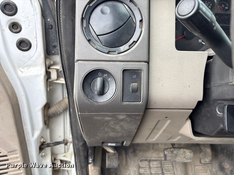 image for item EG8624 2008 Ford F450 Super Duty utility / service truck