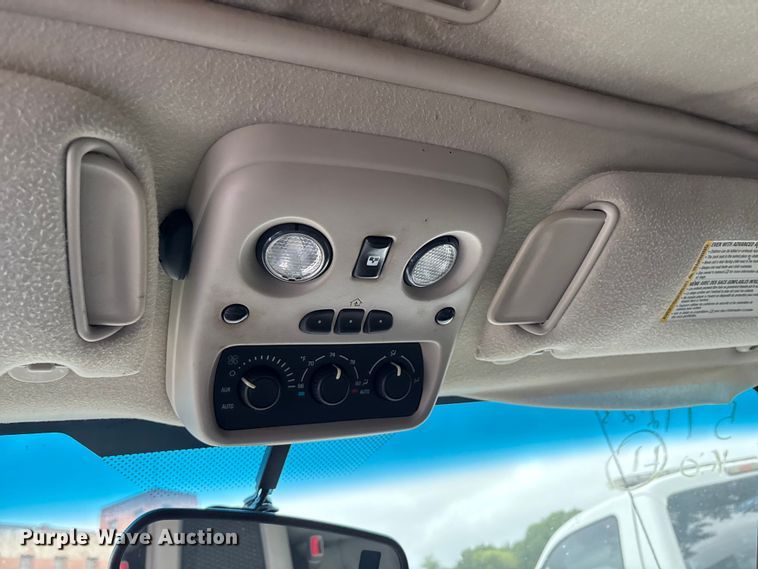 image for item EG8628 2005 Chevrolet Tahoe SUV