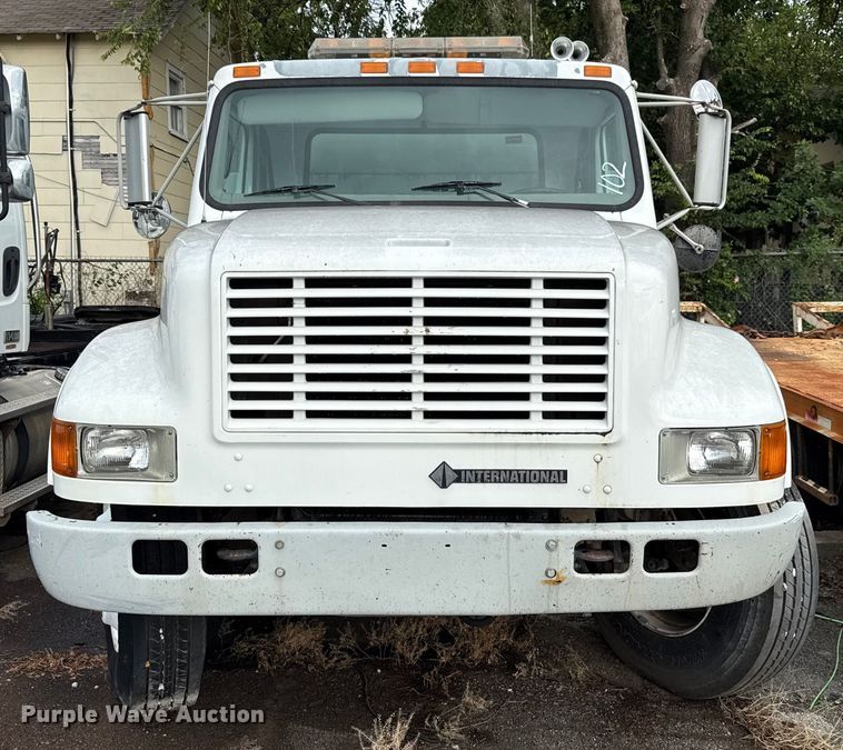 image for item EG8632 2001 International 4900  utility / service truck