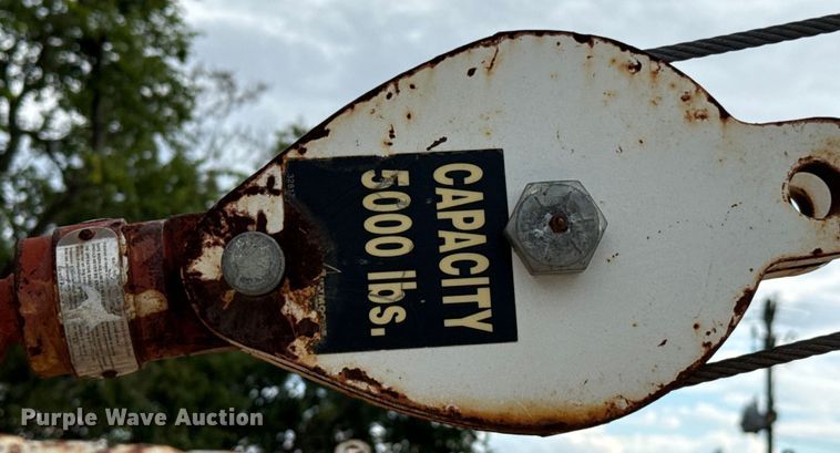 image for item EG8632 2001 International 4900  utility / service truck