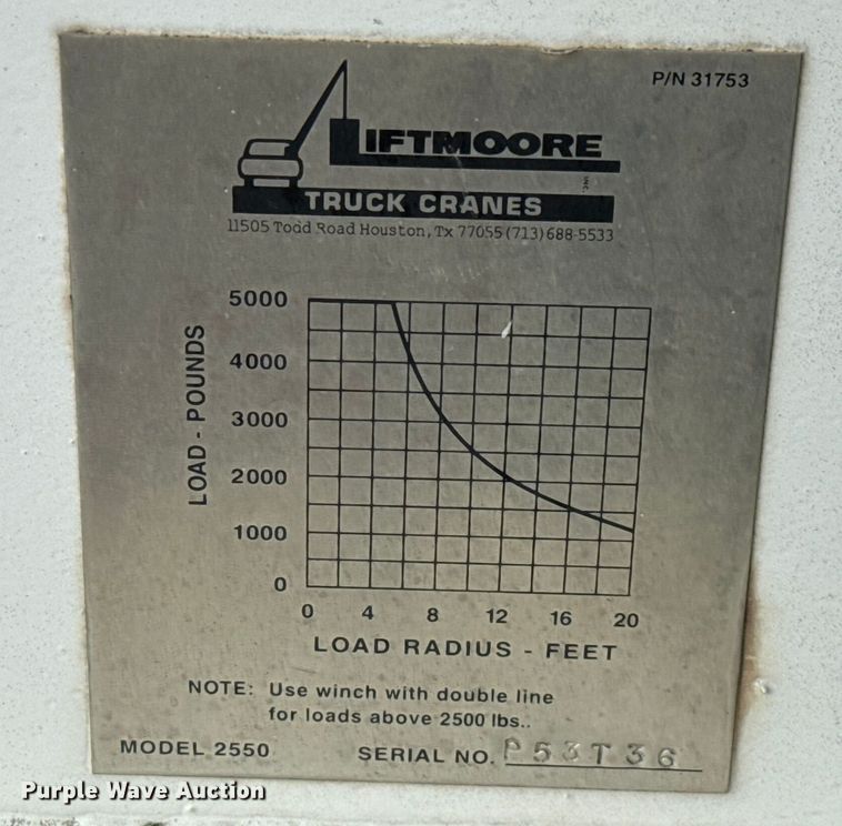 image for item EG8632 2001 International 4900  utility / service truck