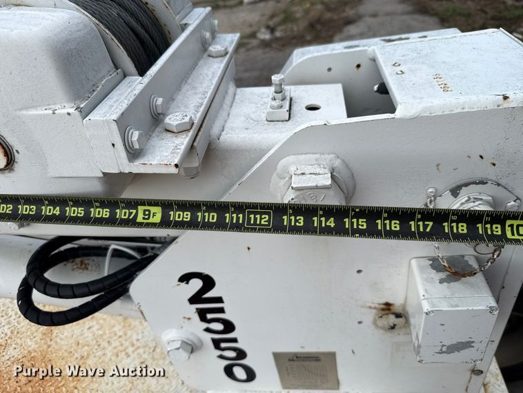 image for item EG8632 2001 International 4900  utility / service truck