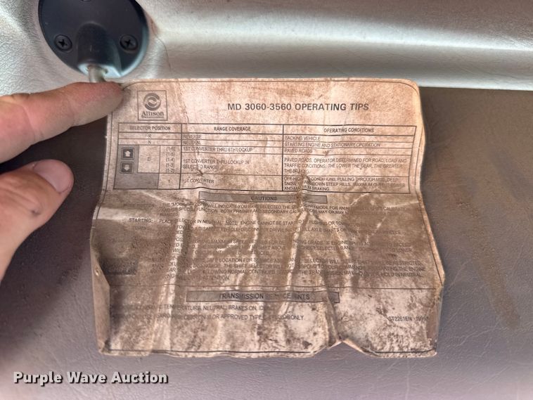 image for item EG8632 2001 International 4900  utility / service truck