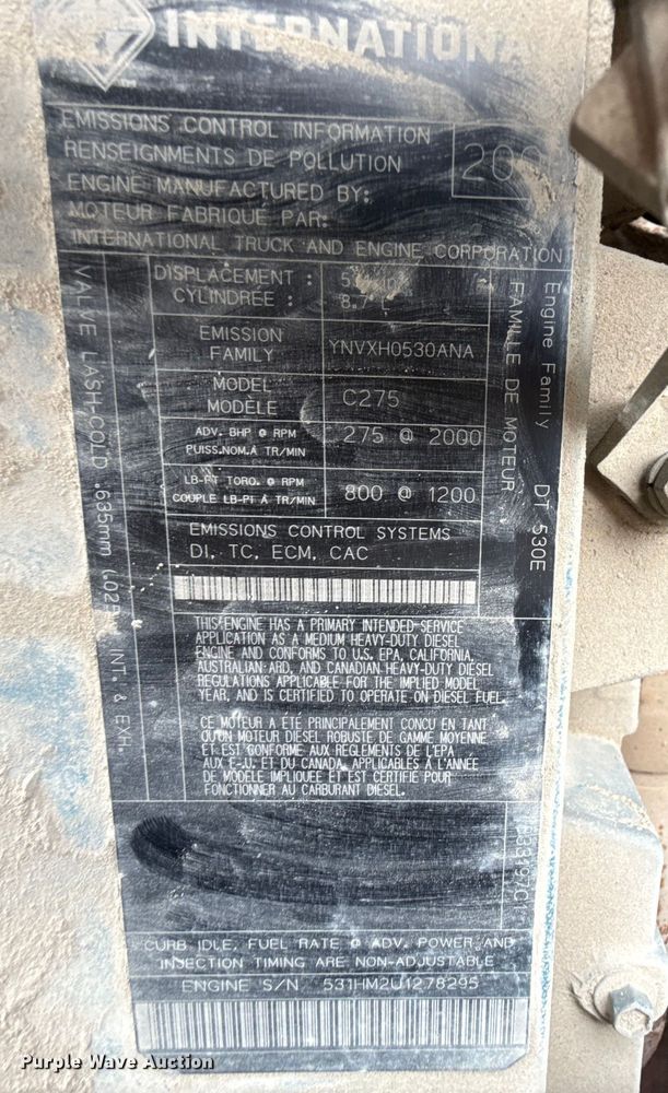 image for item EG8632 2001 International 4900  utility / service truck