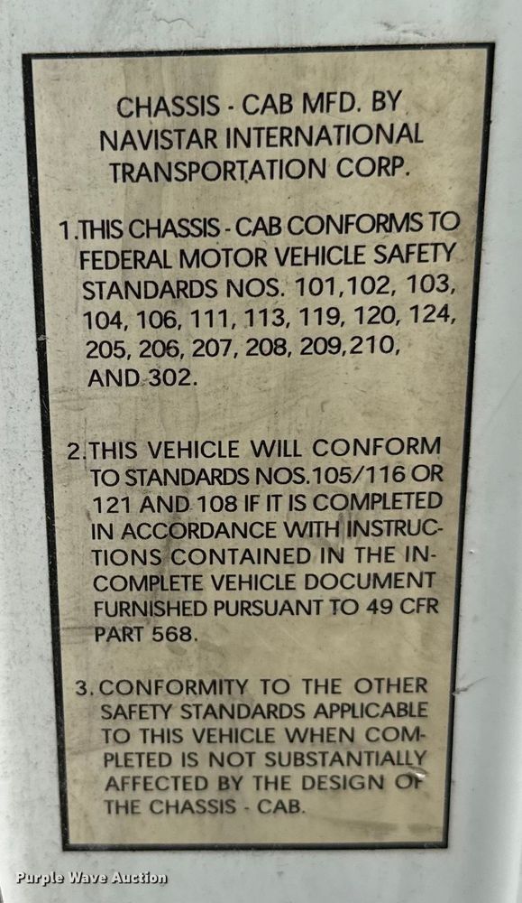 image for item EG8632 2001 International 4900  utility / service truck