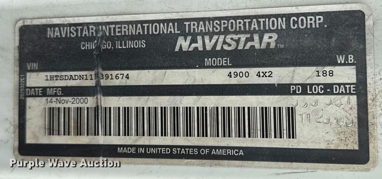 image for item EG8632 2001 International 4900  utility / service truck