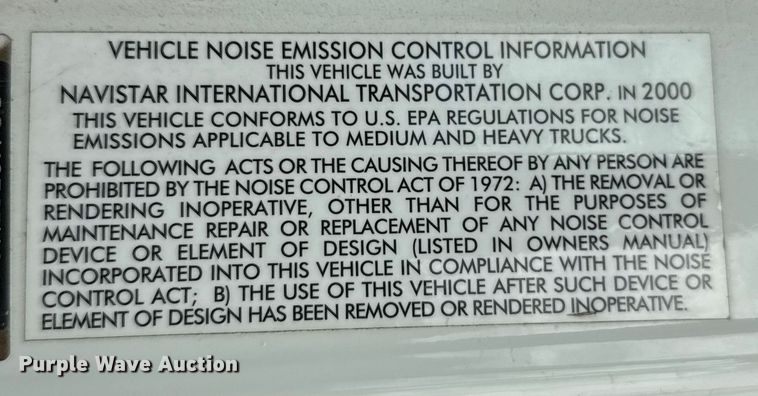 image for item EG8632 2001 International 4900  utility / service truck