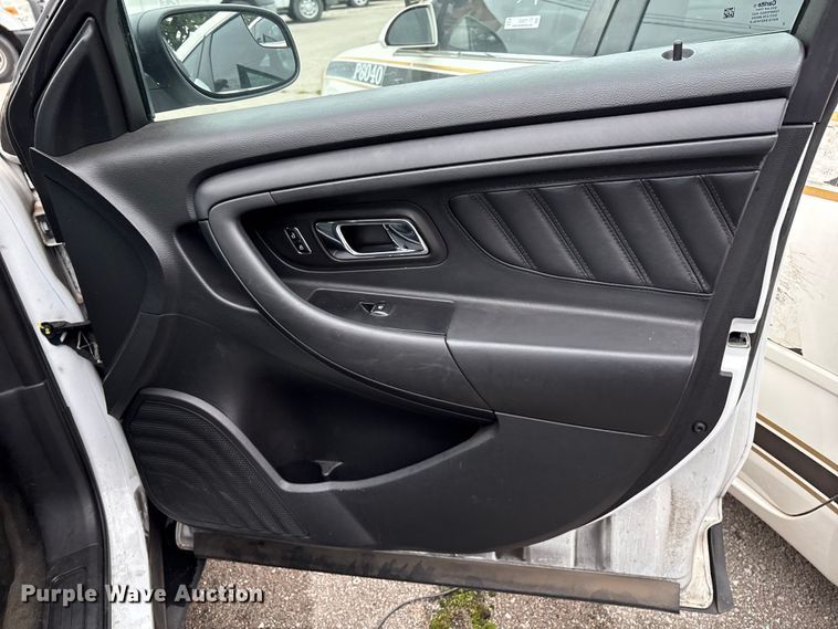 image for item EG8637 2014 Ford Taurus Police 