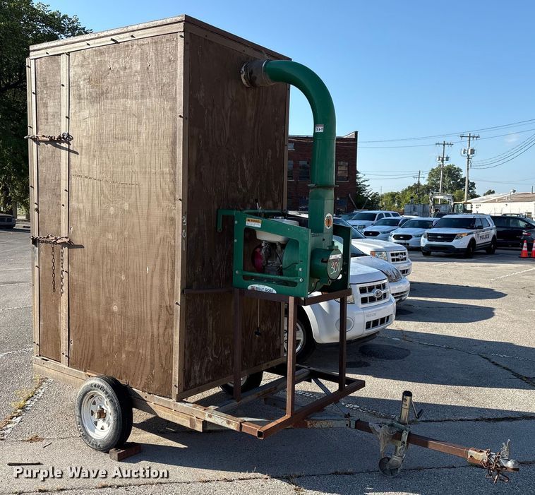 image for item EG8642 Billy Goat leaf box vacuum