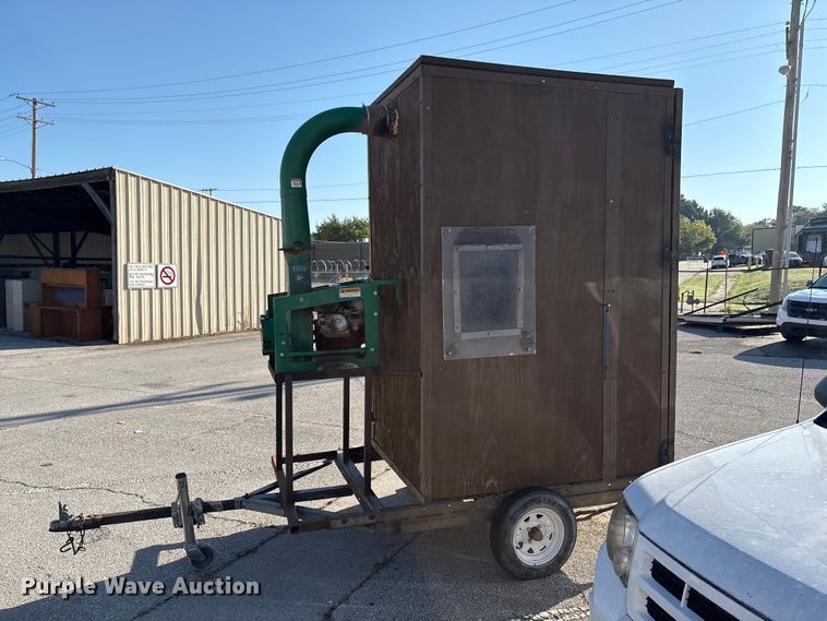 image for item EG8642 Billy Goat leaf box vacuum