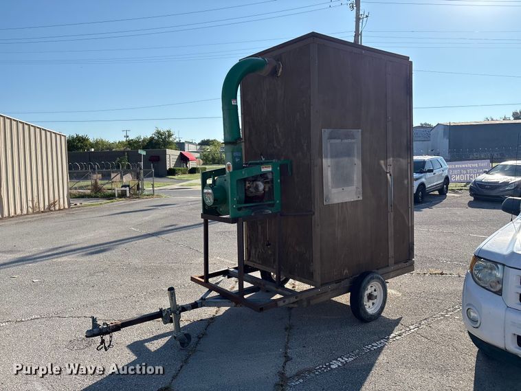 image for item EG8642 Billy Goat leaf box vacuum