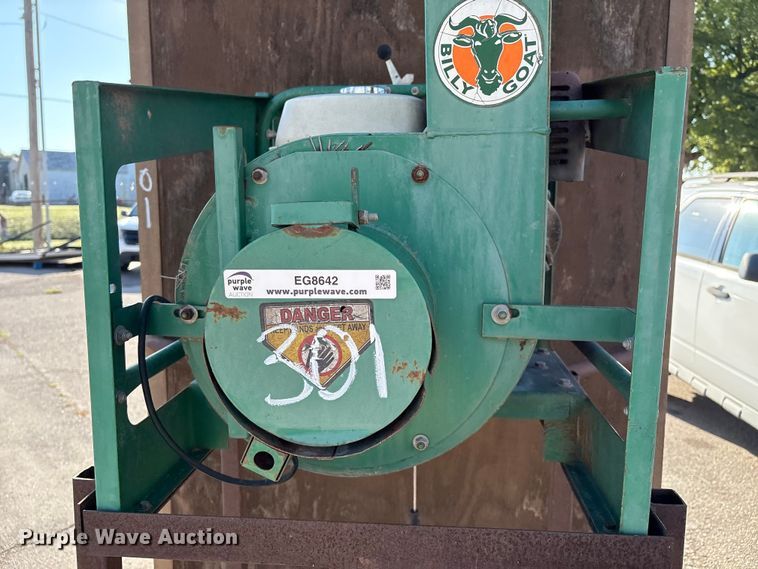 image for item EG8642 Billy Goat leaf box vacuum