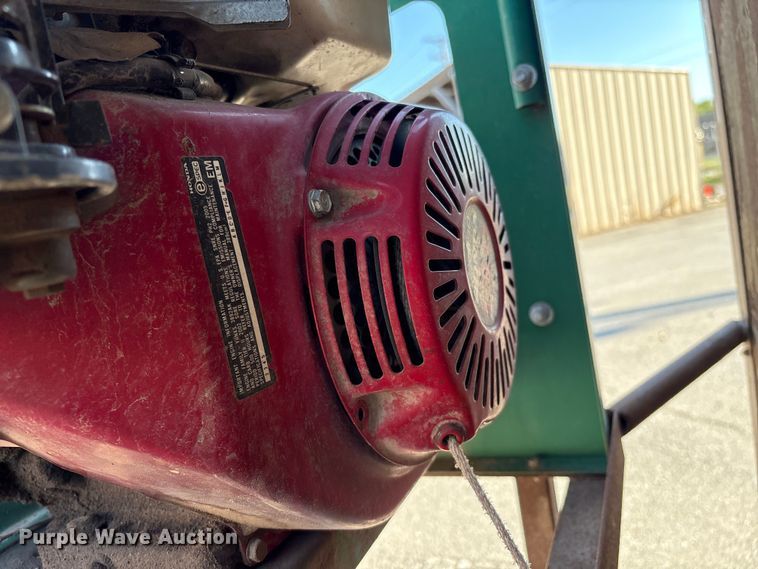 image for item EG8642 Billy Goat leaf box vacuum