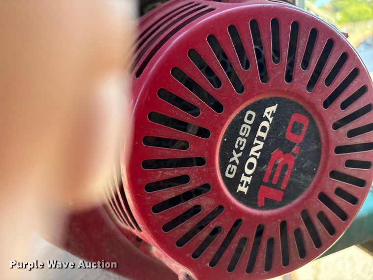 image for item EG8642 Billy Goat leaf box vacuum