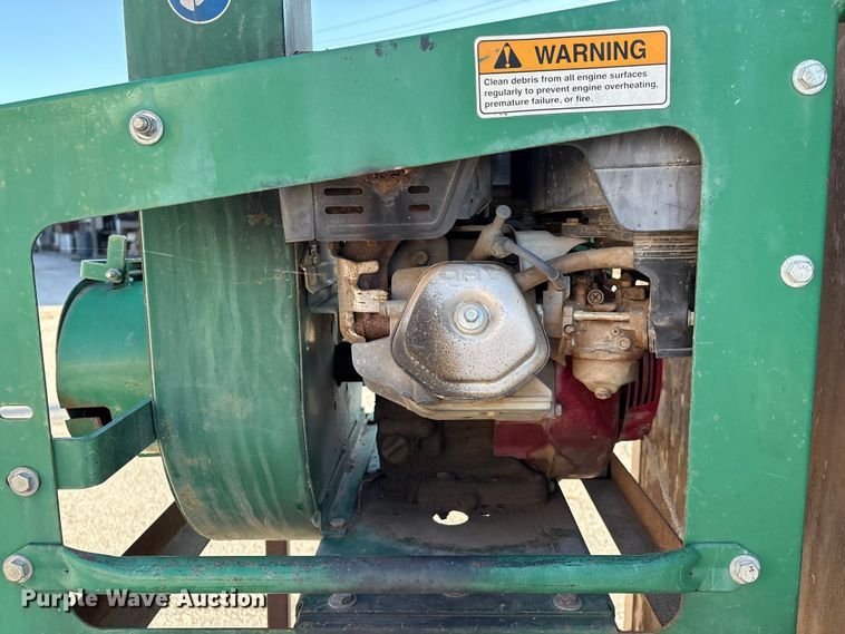 image for item EG8642 Billy Goat leaf box vacuum