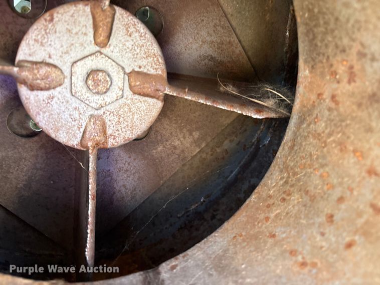 image for item EG8642 Billy Goat leaf box vacuum