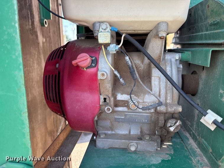 image for item EG8642 Billy Goat leaf box vacuum