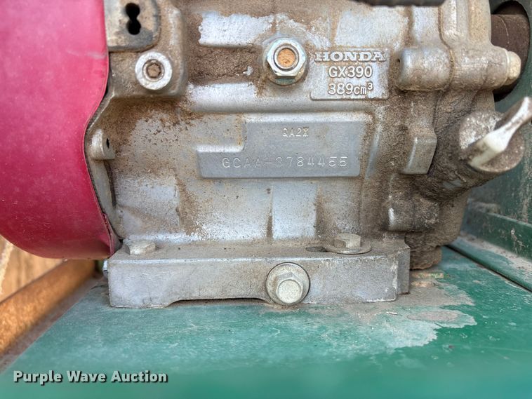 image for item EG8642 Billy Goat leaf box vacuum