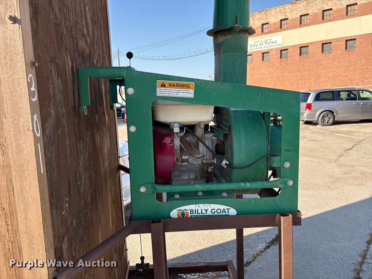 image for item EG8642 Billy Goat leaf box vacuum