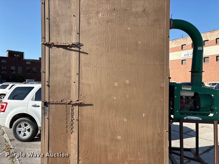 image for item EG8642 Billy Goat leaf box vacuum