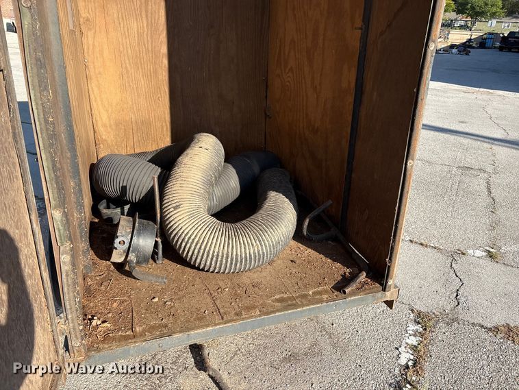 image for item EG8642 Billy Goat leaf box vacuum