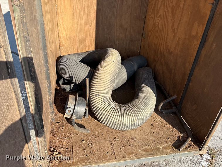 image for item EG8642 Billy Goat leaf box vacuum