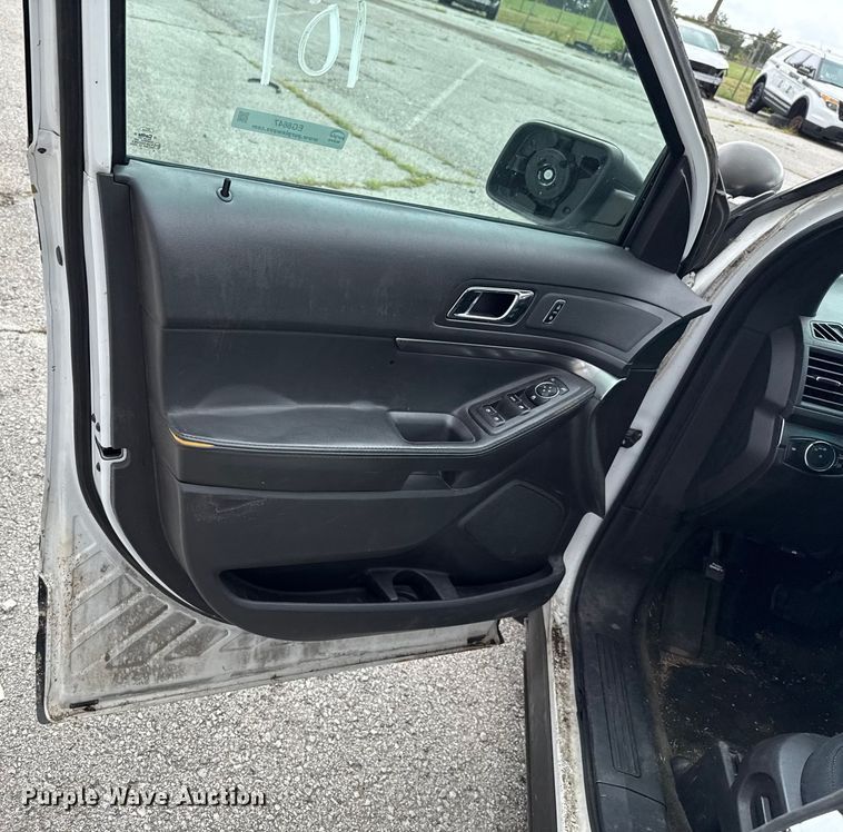 image for item EG8647 2013 Ford Explorer Police SUV